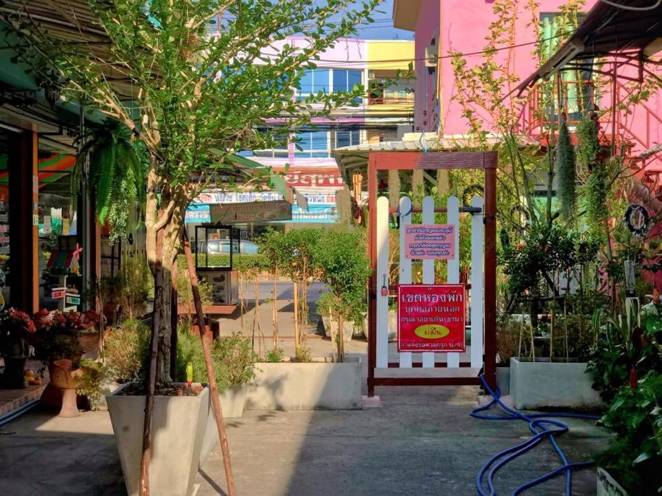 Winny Apartment Rayong Exterior foto
